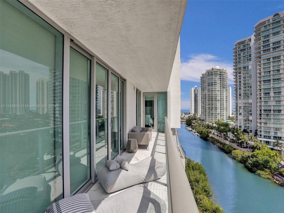 Active With Contract: $1,950,000 (3 beds, 3 baths, 1892 Square Feet)