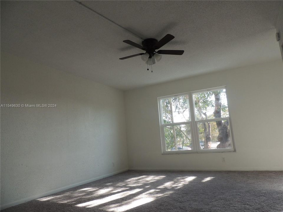 Recently Rented: $3,000 (3 beds, 2 baths, 1440 Square Feet)