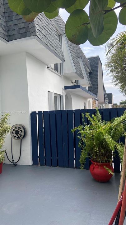 Recently Rented: $3,000 (3 beds, 2 baths, 1440 Square Feet)