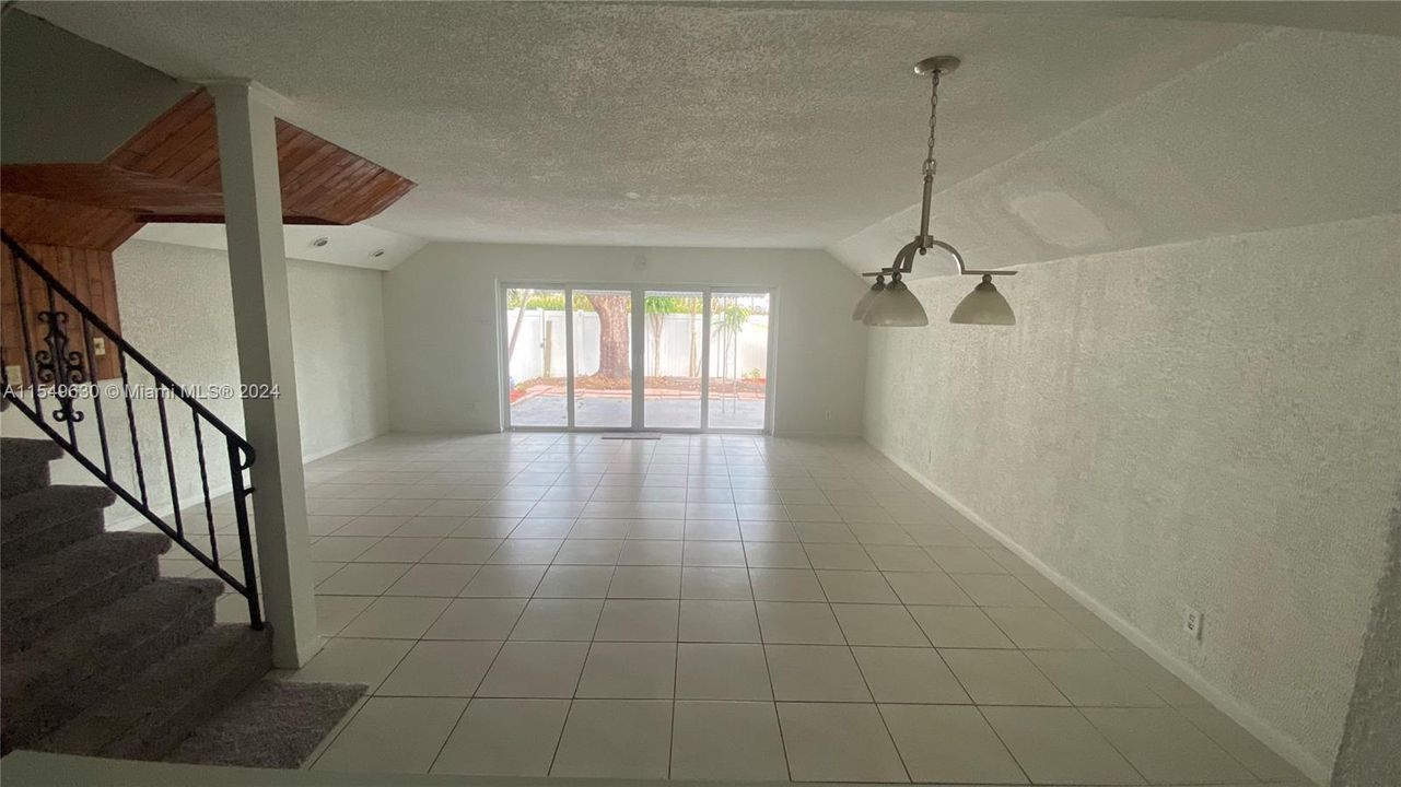 Recently Rented: $3,000 (3 beds, 2 baths, 1440 Square Feet)