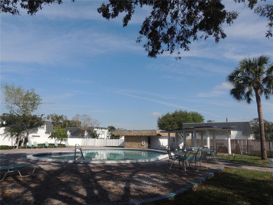 Recently Rented: $3,000 (3 beds, 2 baths, 1440 Square Feet)