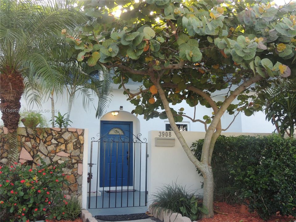 Recently Rented: $3,000 (3 beds, 2 baths, 1440 Square Feet)