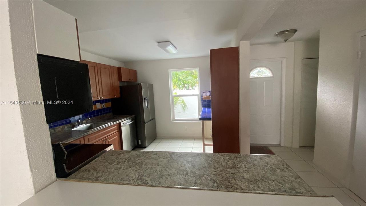 Recently Rented: $3,000 (3 beds, 2 baths, 1440 Square Feet)