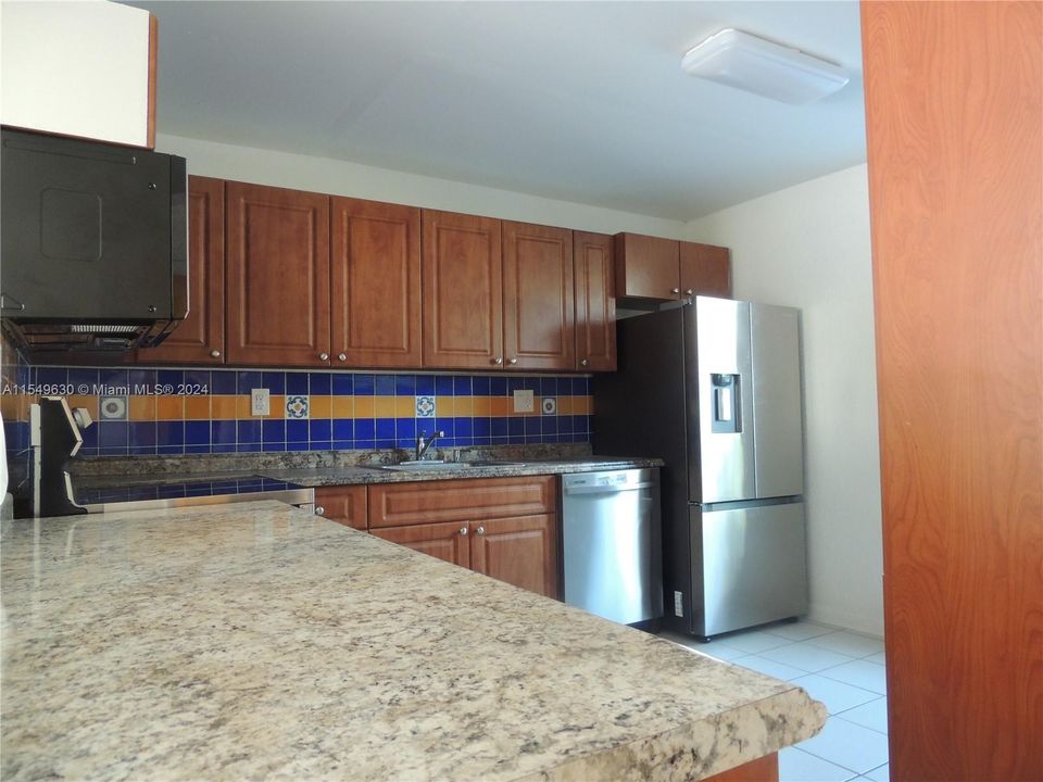 Recently Rented: $3,000 (3 beds, 2 baths, 1440 Square Feet)