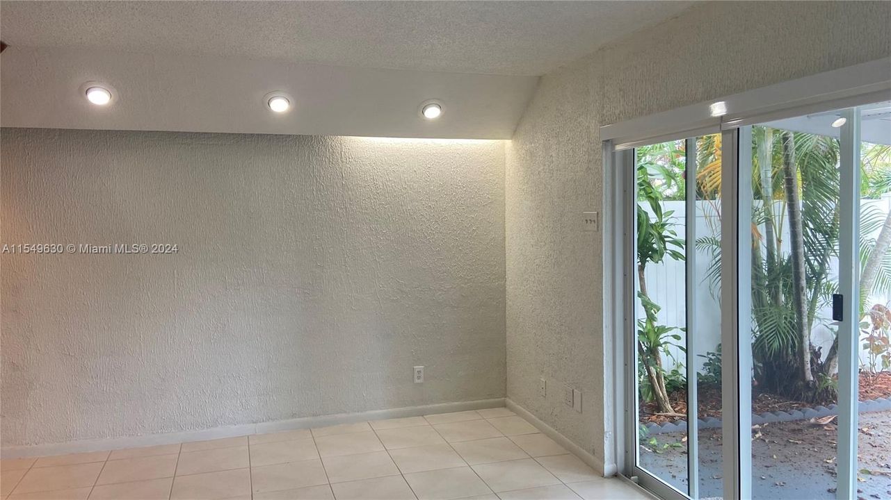 Recently Rented: $3,000 (3 beds, 2 baths, 1440 Square Feet)