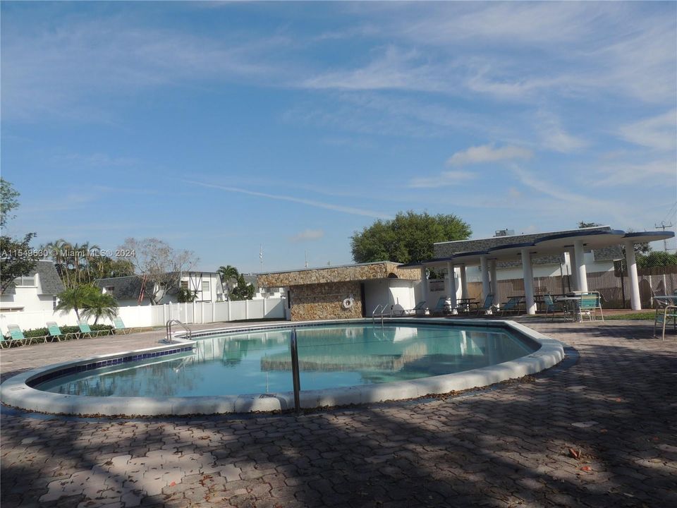 Recently Rented: $3,000 (3 beds, 2 baths, 1440 Square Feet)