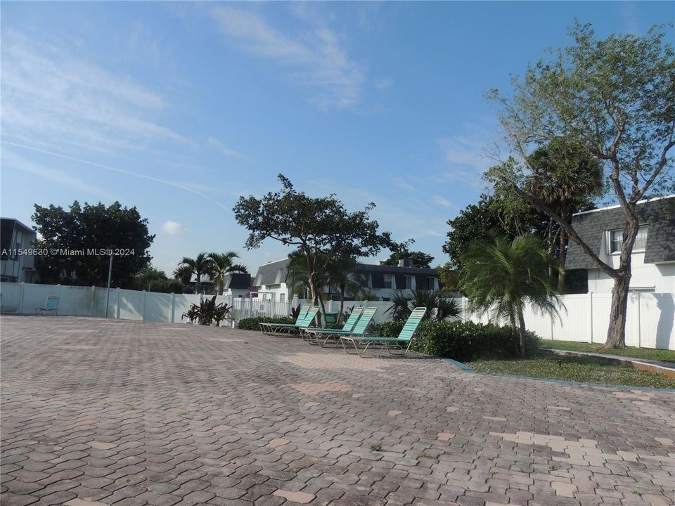 Recently Rented: $3,000 (3 beds, 2 baths, 1440 Square Feet)