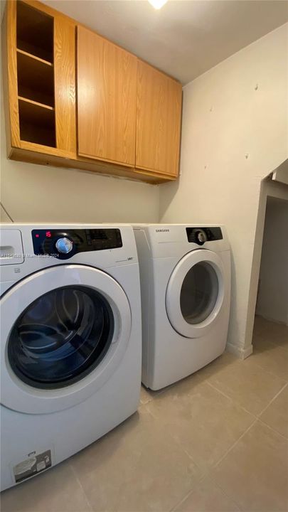 Recently Rented: $3,000 (3 beds, 2 baths, 1440 Square Feet)