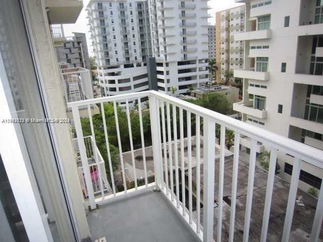 For Sale: $349,999 (1 beds, 1 baths, 617 Square Feet)