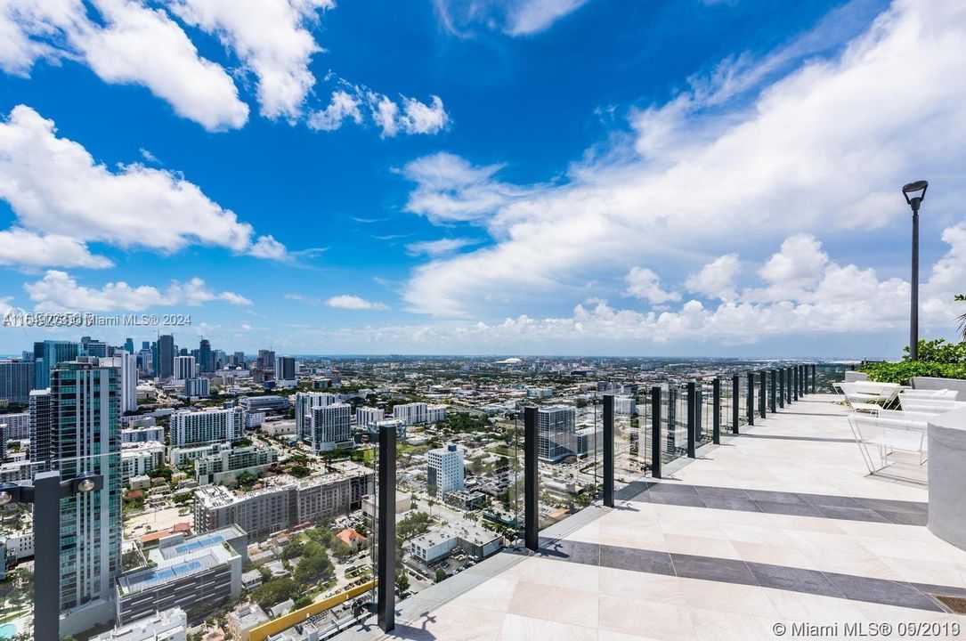 Active With Contract: $450,000 (1 beds, 1 baths, 618 Square Feet)