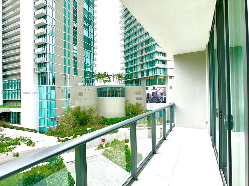 Active With Contract: $450,000 (1 beds, 1 baths, 618 Square Feet)