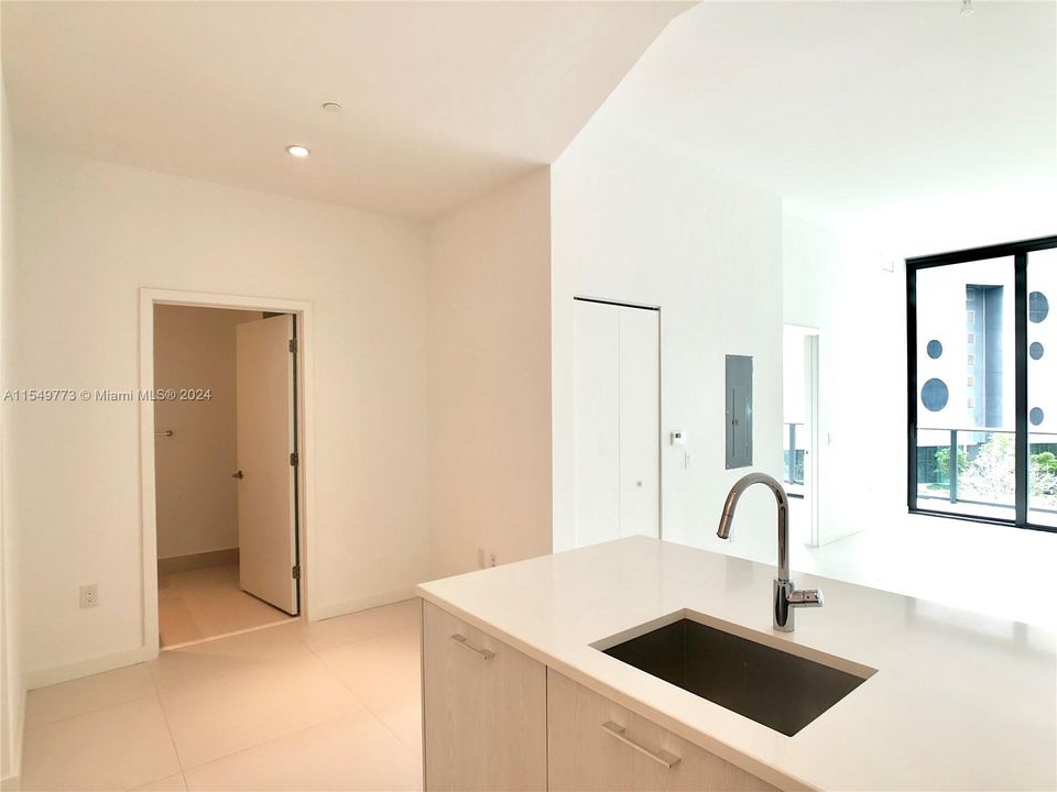 Active With Contract: $450,000 (1 beds, 1 baths, 618 Square Feet)