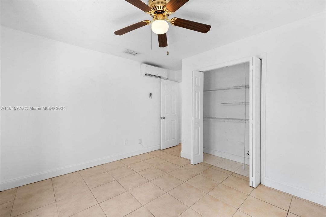 Active With Contract: $1,450 (1 beds, 1 baths, 675 Square Feet)