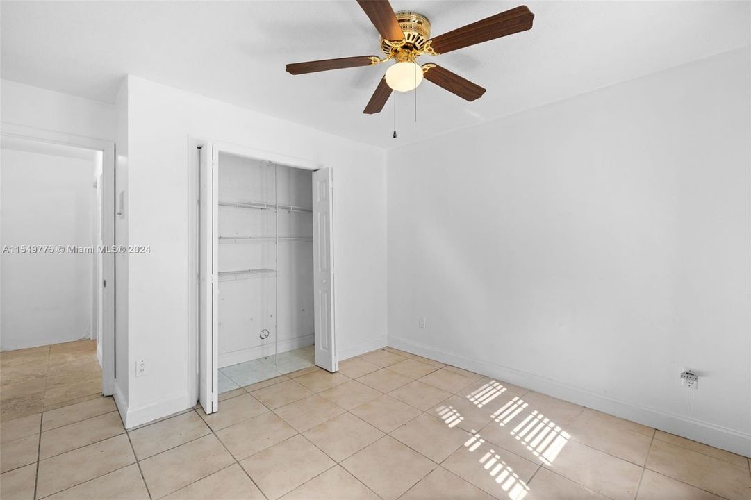 Active With Contract: $1,450 (1 beds, 1 baths, 675 Square Feet)