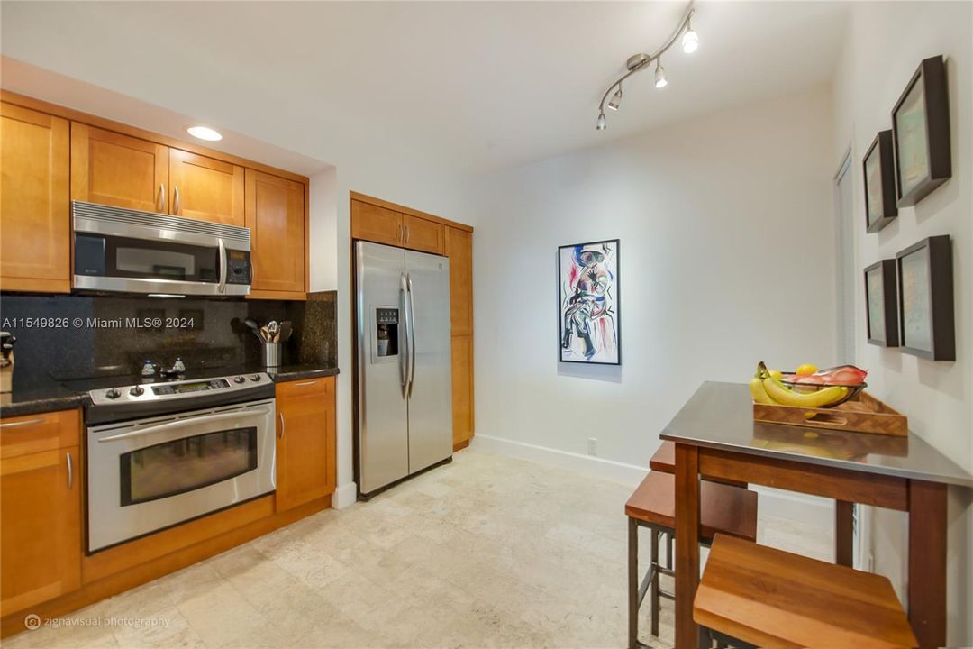 For Sale: $1,100,000 (2 beds, 2 baths, 1720 Square Feet)