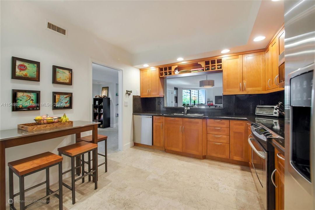 For Sale: $1,100,000 (2 beds, 2 baths, 1720 Square Feet)