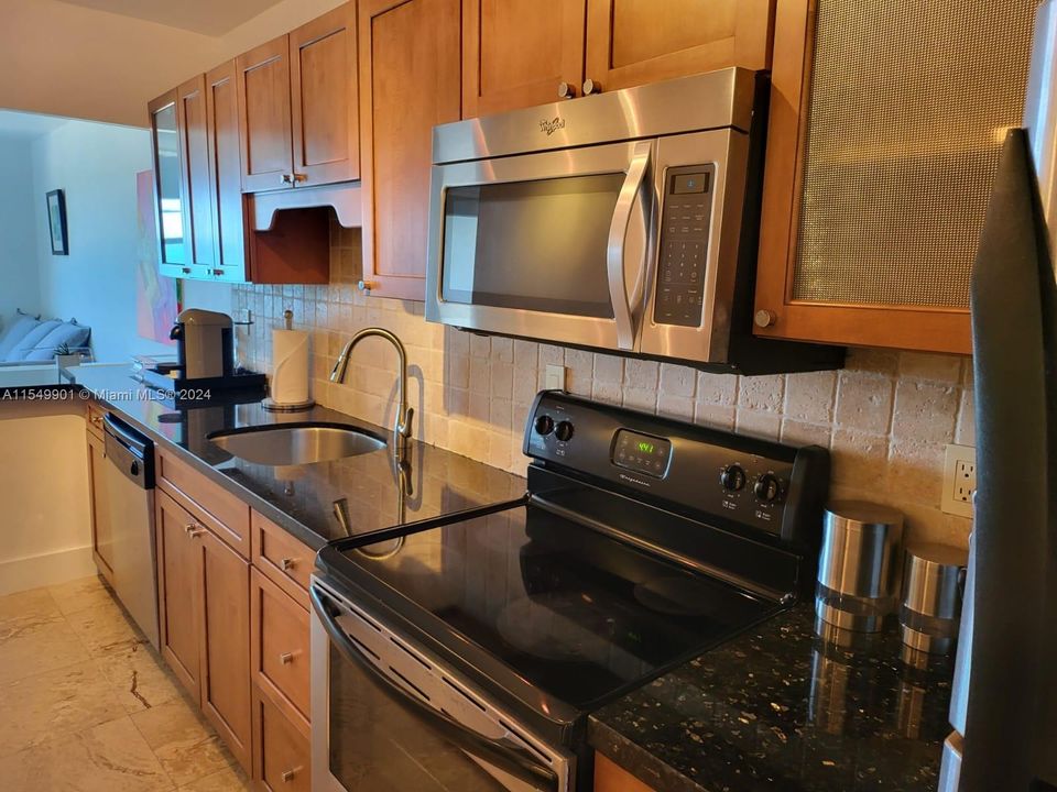 For Sale: $478,000 (0 beds, 1 baths, 550 Square Feet)