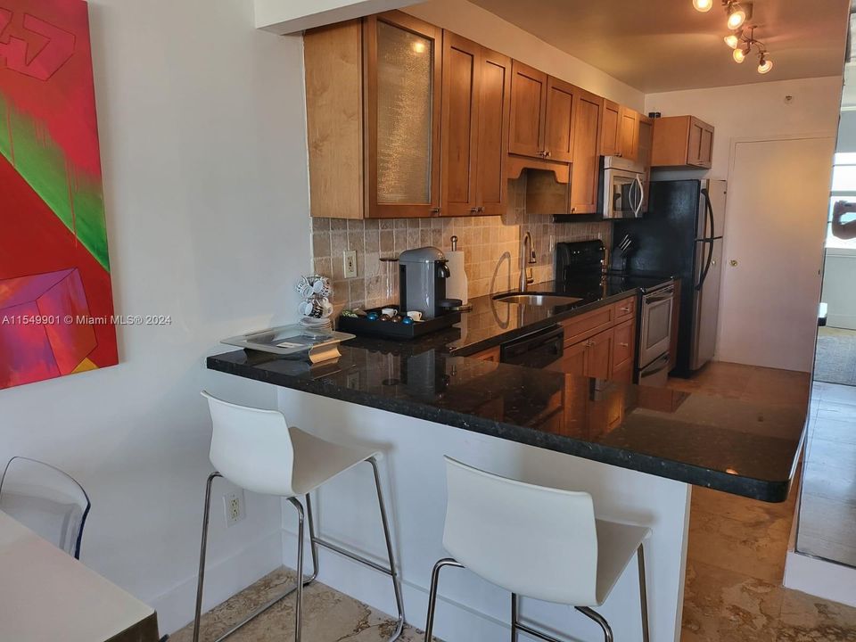 For Sale: $478,000 (1 beds, 1 baths, 550 Square Feet)