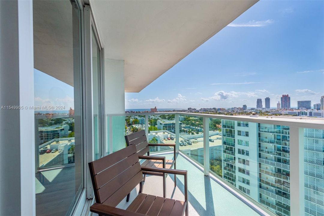 Active With Contract: $699,000 (1 beds, 1 baths, 969 Square Feet)