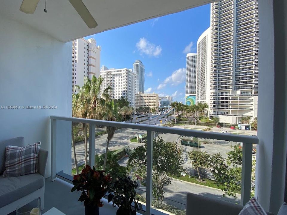 Recently Sold: $449,000 (2 beds, 2 baths, 1440 Square Feet)