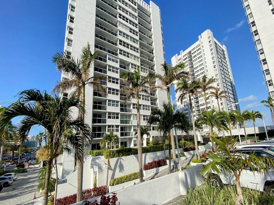 Recently Sold: $449,000 (2 beds, 2 baths, 1440 Square Feet)