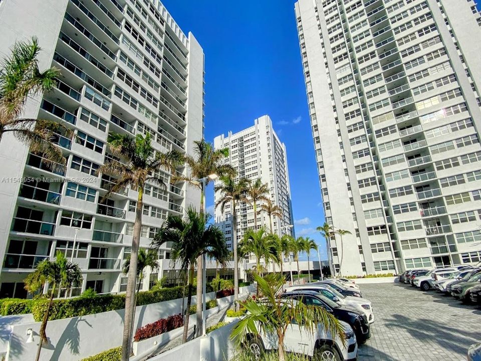 Recently Sold: $449,000 (2 beds, 2 baths, 1440 Square Feet)