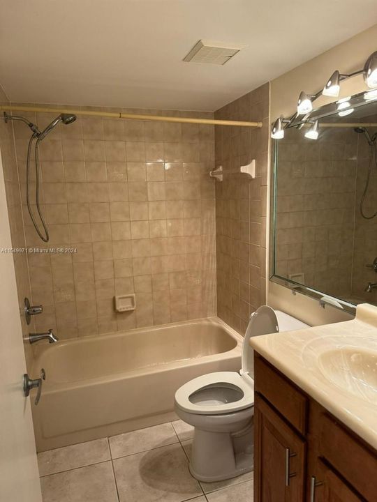 最近租的: $1,800 (2 贝兹, 2 浴室, 1018 平方英尺)