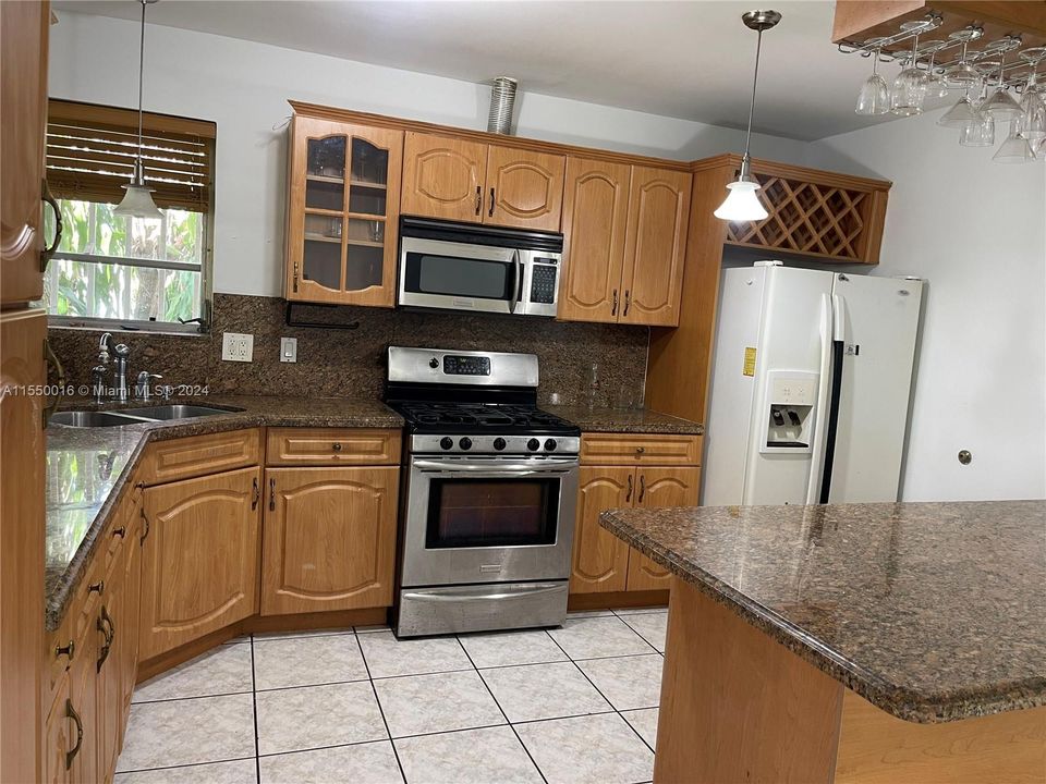 Recently Sold: $599,900 (2 beds, 1 baths, 1465 Square Feet)