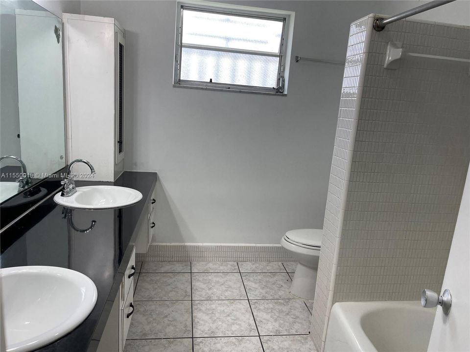 Recently Sold: $599,900 (2 beds, 1 baths, 1465 Square Feet)