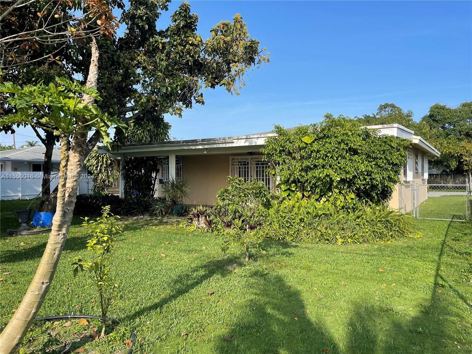 Recently Sold: $599,900 (2 beds, 1 baths, 1465 Square Feet)