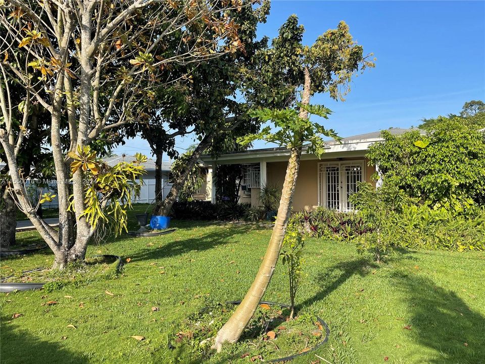 Recently Sold: $599,900 (2 beds, 1 baths, 1465 Square Feet)