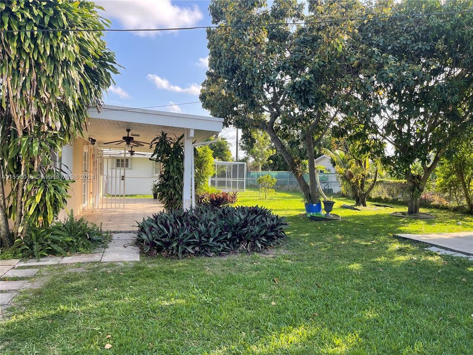 Recently Sold: $599,900 (2 beds, 1 baths, 1465 Square Feet)