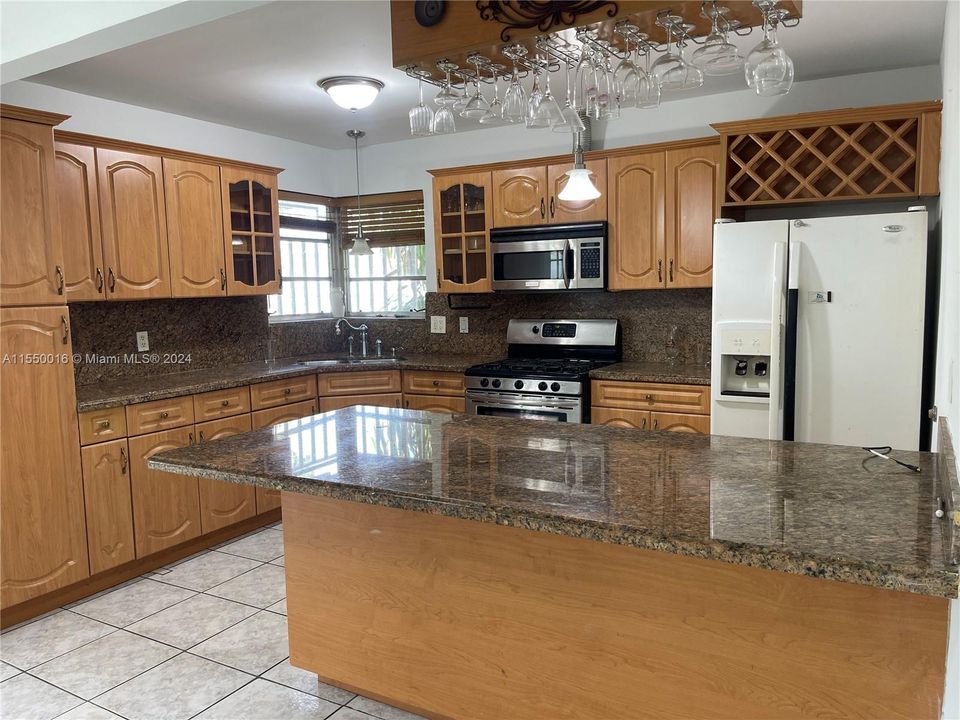 Recently Sold: $599,900 (2 beds, 1 baths, 1465 Square Feet)