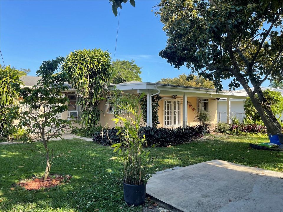 Recently Sold: $599,900 (2 beds, 1 baths, 1465 Square Feet)