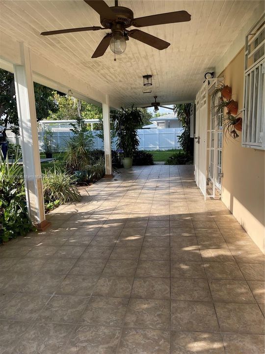 Recently Sold: $599,900 (2 beds, 1 baths, 1465 Square Feet)