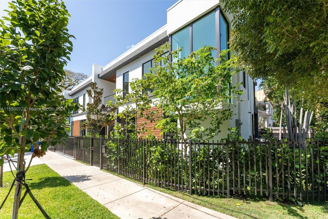 For Sale: $2,970,000 (4 beds, 4 baths, 2691 Square Feet)