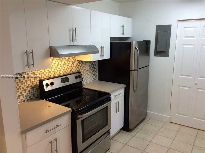 Active With Contract: $265,000 (2 beds, 1 baths, 758 Square Feet)