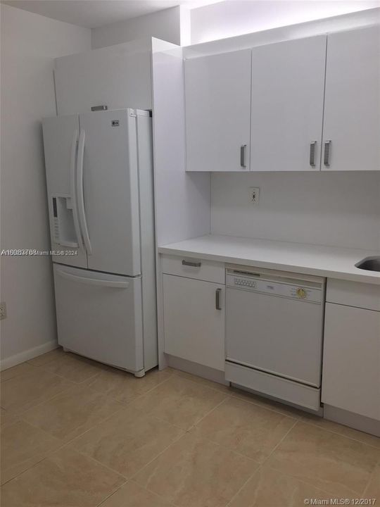 Active With Contract: $2,900 (1 beds, 1 baths, 962 Square Feet)