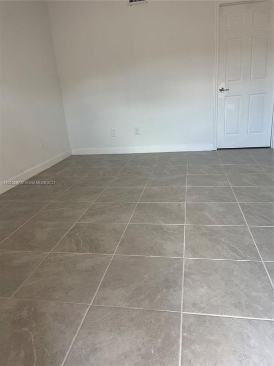 Active With Contract: $2,400 (3 beds, 2 baths, 1056 Square Feet)