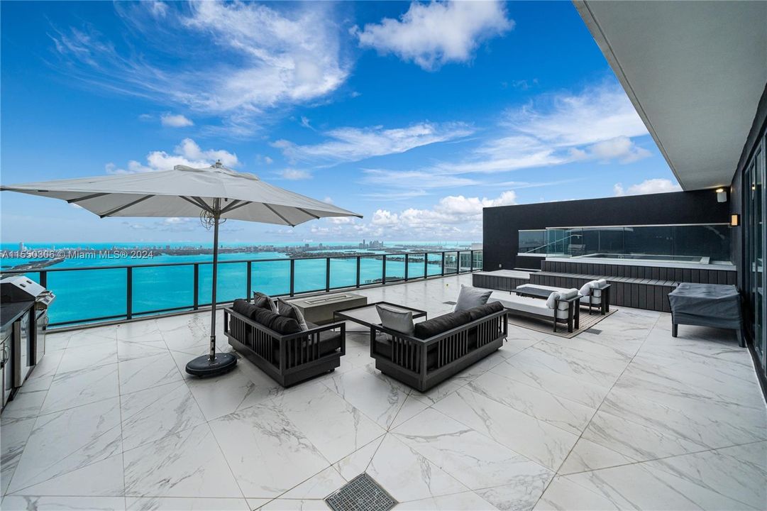 Active With Contract: $5,900,000 (5 beds, 5 baths, 3455 Square Feet)