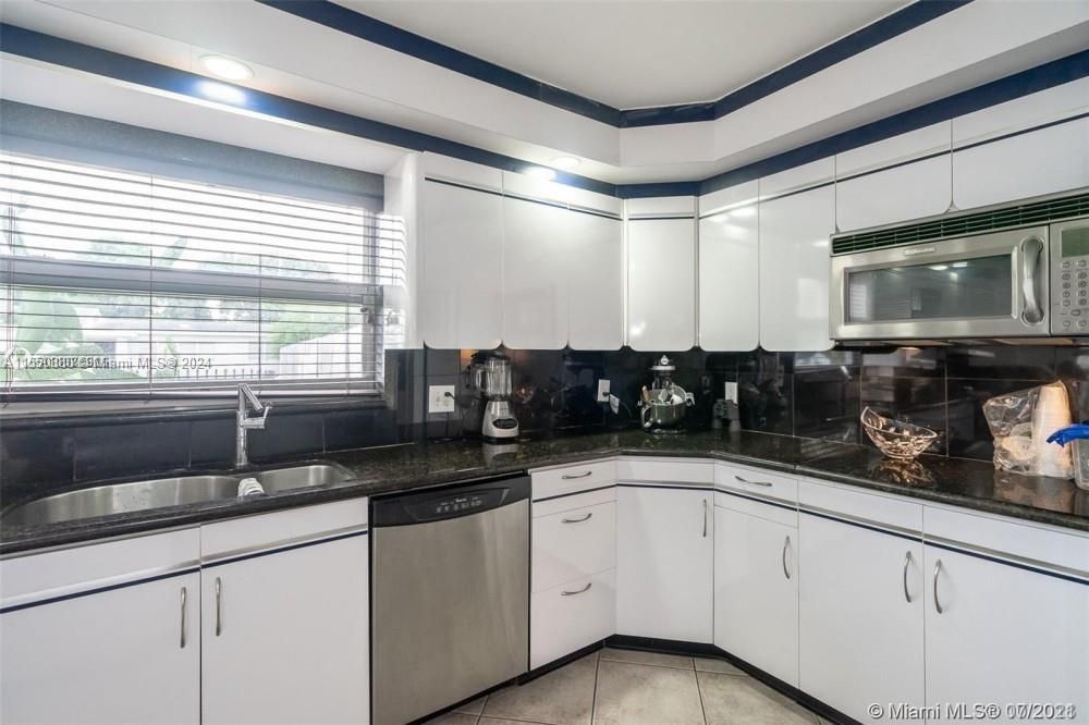 For Sale: $1,200,000 (4 beds, 3 baths, 3056 Square Feet)