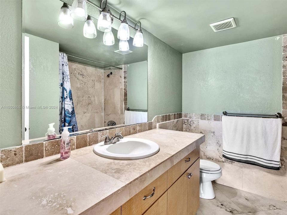 For Sale: $474,999 (1 beds, 1 baths, 1000 Square Feet)