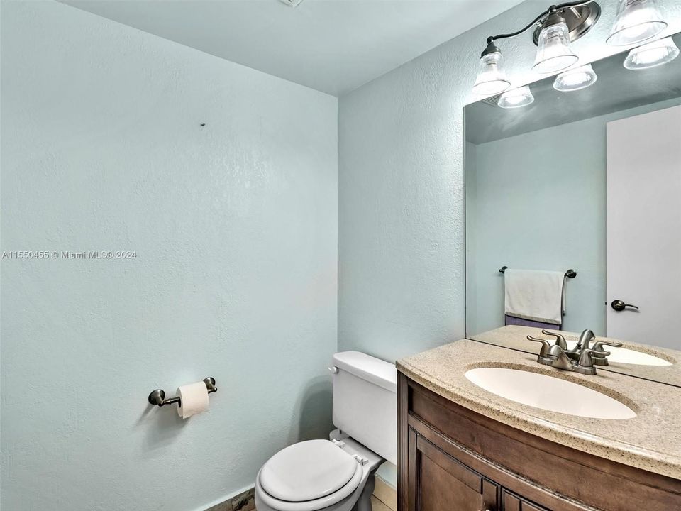 待售: $469,000 (1 贝兹, 1 浴室, 1000 平方英尺)
