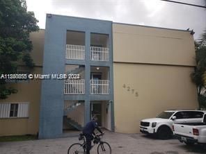 For Sale: $270,000 (2 beds, 1 baths, 750 Square Feet)