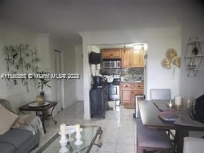 For Sale: $270,000 (2 beds, 1 baths, 750 Square Feet)