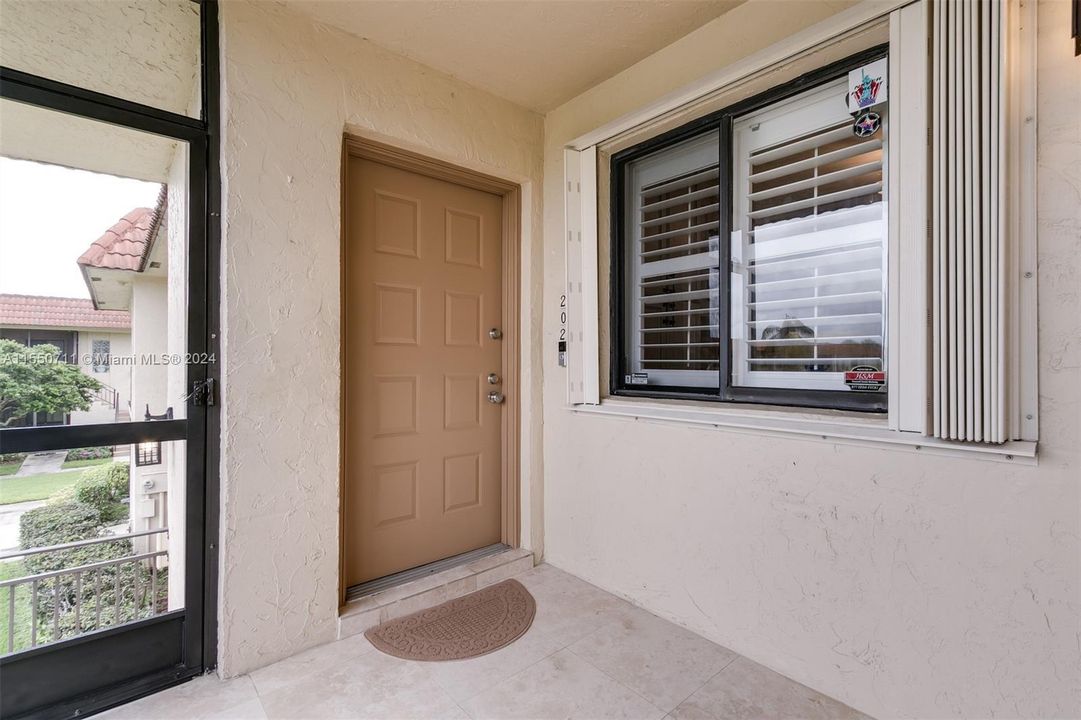 For Sale: $349,000 (2 beds, 2 baths, 1231 Square Feet)
