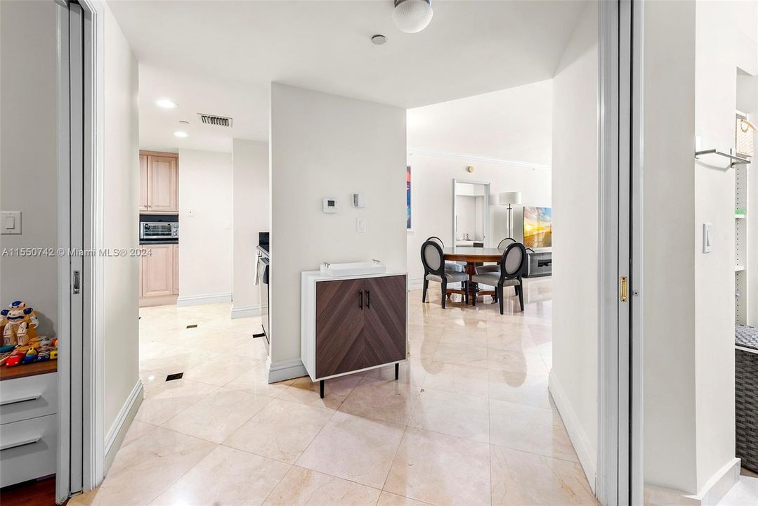 For Sale: $915,000 (1 beds, 2 baths, 1260 Square Feet)