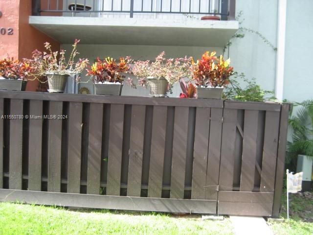 Recently Rented: $2,300 (2 beds, 2 baths, 955 Square Feet)