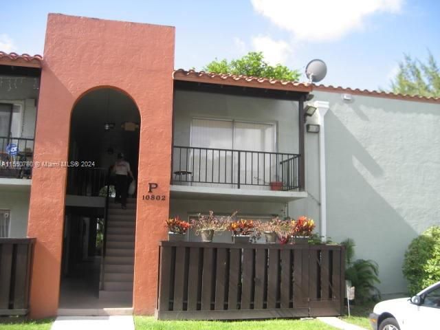 Recently Rented: $2,300 (2 beds, 2 baths, 955 Square Feet)