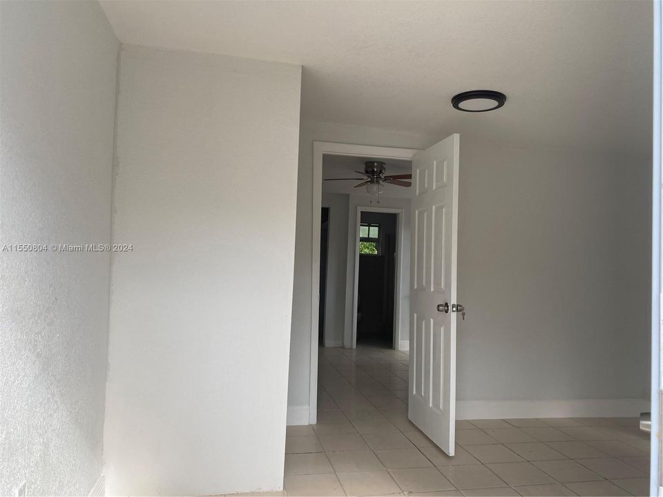 Active With Contract: $1,250 (1 beds, 1 baths, 1521 Square Feet)